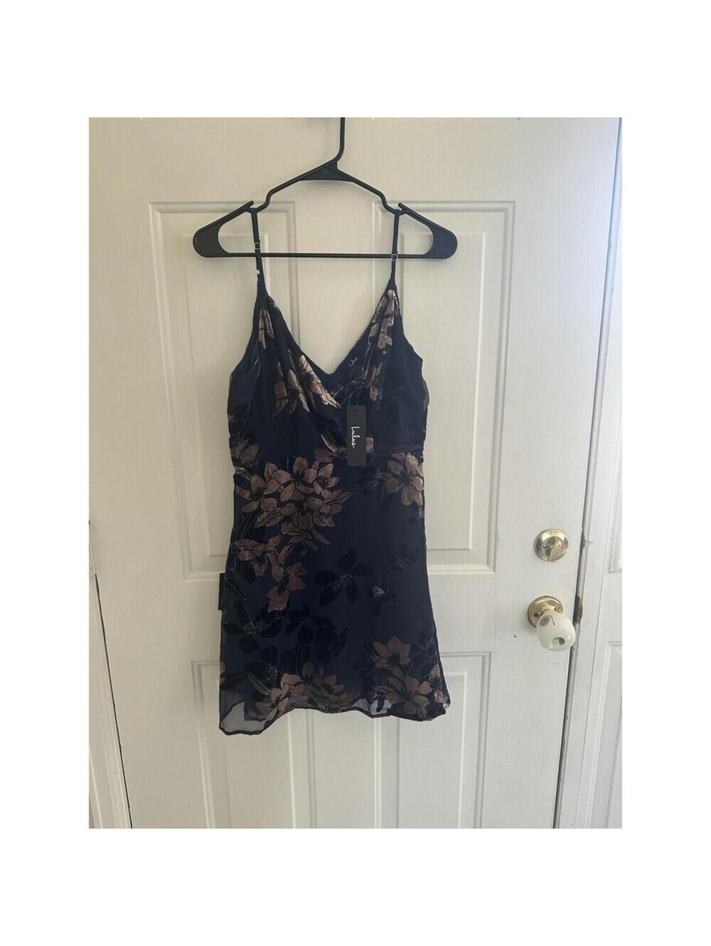 NWT-Lulus Mini dress medium Wedding Guest Prom Floral Velvet